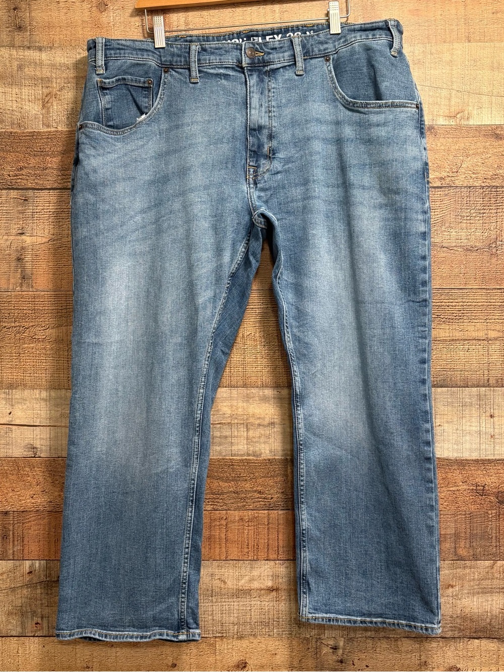 The Foundry (Bass Pro Shops) Mens Jeans 46x29 Straight Fit Med Wash M001